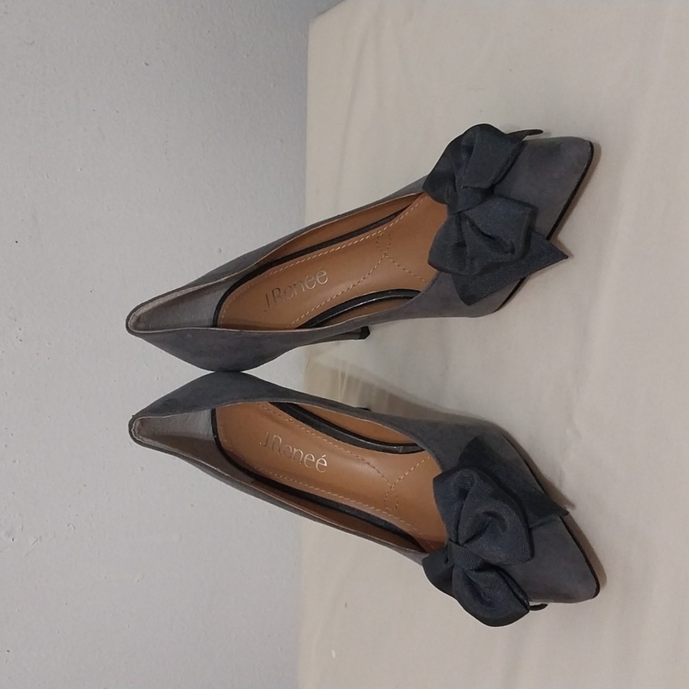 J.Renee Pointed Toe Sued Idrese Grey Heels